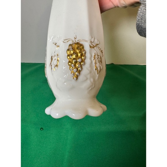 Vintage Westmoreland white Milk Glass Vase Gold Grapes Embossed - Picture 5 of 9